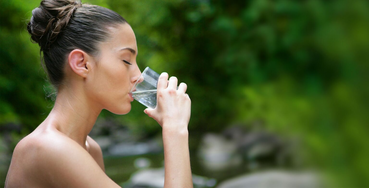 LeveLuk K8 woman drinking water